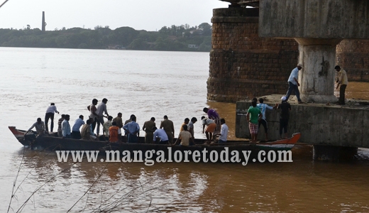 Sucide at Netravathi bridge in Mangalore